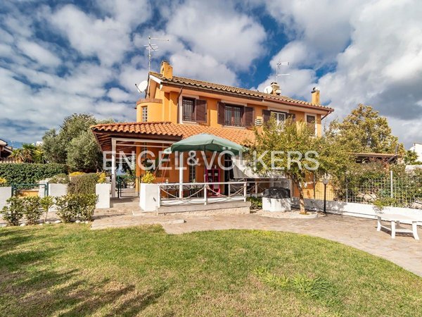 casa indipendente in vendita ad Ardea in zona Marina di Ardea