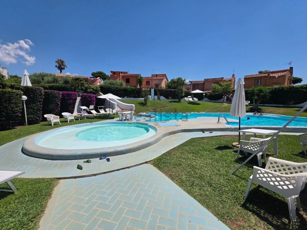 casa indipendente in vendita ad Ardea in zona Colle Romito
