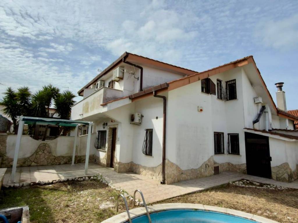 casa indipendente in vendita ad Ardea in zona Nuova Florida