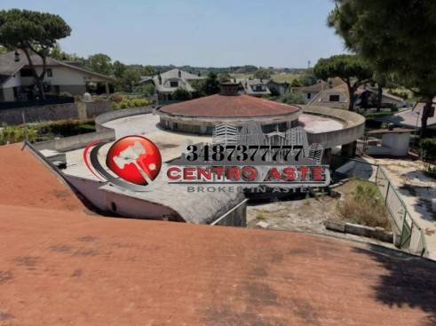 negozio in vendita ad Ardea in zona Nuova California