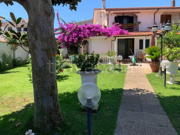 casa indipendente in vendita ad Ardea in zona Marina di Ardea