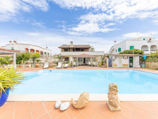 casa indipendente in vendita ad Ardea in zona Banditella