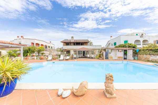 casa indipendente in vendita ad Ardea in zona Colle Romito