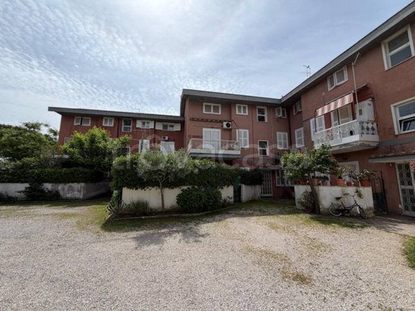 appartamento in vendita ad Ardea in zona Marina di Ardea