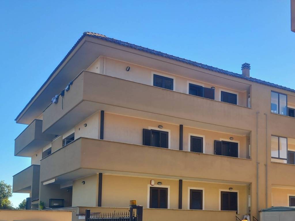 appartamento in vendita ad Ardea in zona Nuova California