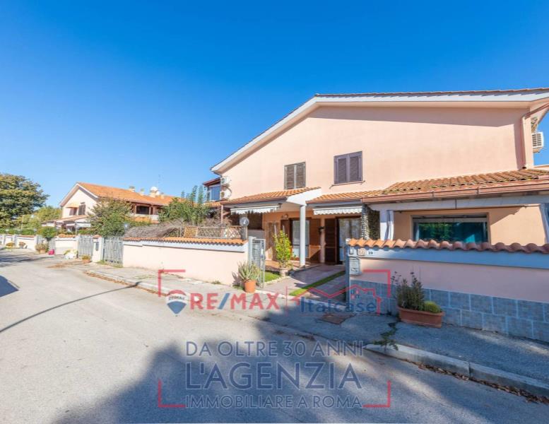 appartamento in vendita ad Ardea in zona Colle Romito