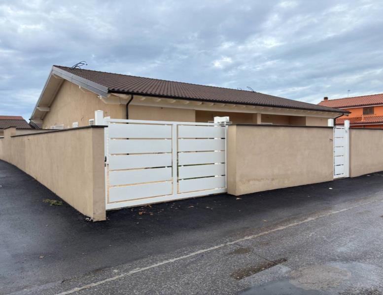 casa indipendente in vendita ad Ardea in zona Nuova California