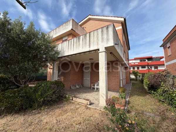 casa indipendente in vendita ad Ardea in zona Marina di Ardea