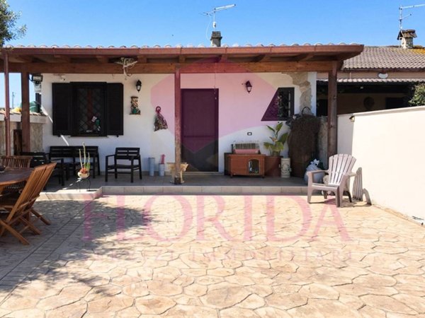 casa indipendente in vendita ad Ardea in zona Nuova Florida