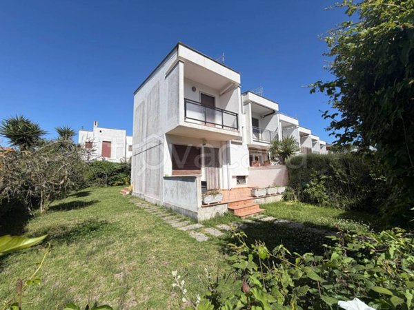 casa indipendente in vendita ad Ardea in zona Marina di Ardea