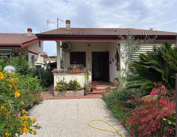 casa indipendente in vendita ad Ardea in zona Lido dei Pini