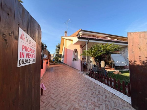 casa indipendente in vendita ad Ardea in zona Nuova California