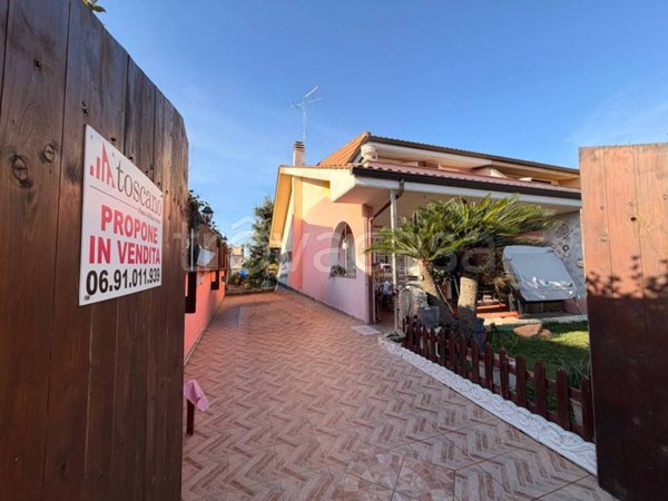 casa indipendente in vendita ad Ardea in zona Marina di Ardea