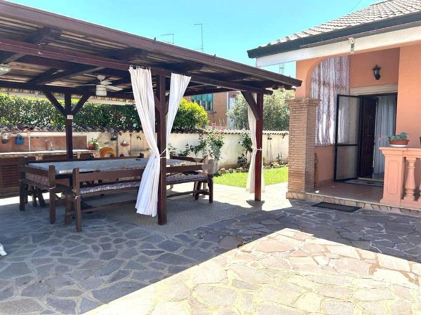 casa indipendente in vendita ad Ardea in zona Nuova Florida