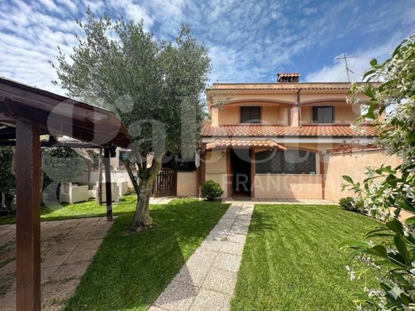 casa indipendente in vendita ad Ardea