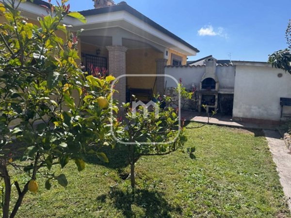 casa indipendente in vendita ad Ardea in zona Nuova Florida