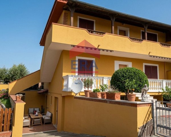 appartamento in vendita ad Ardea in zona Castagnetta