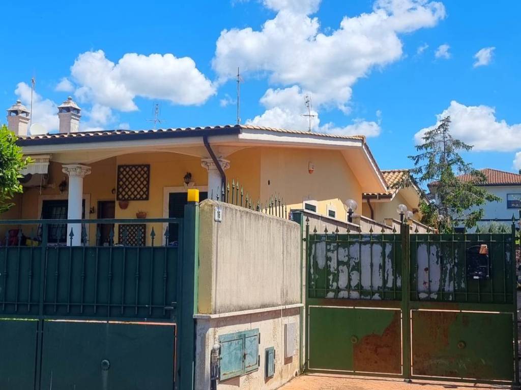 appartamento in vendita ad Ardea in zona Nuova Florida