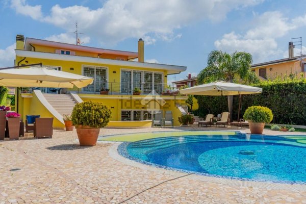 casa indipendente in vendita ad Ardea in zona Marina di Ardea