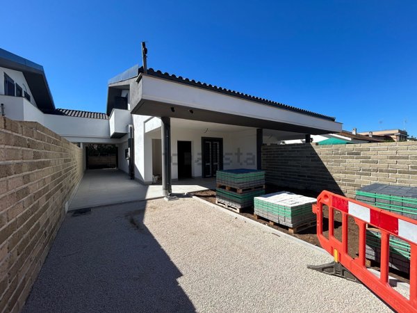 casa indipendente in vendita ad Ardea in zona Lido dei Pini