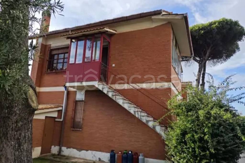 casa indipendente in vendita ad Ardea in zona Colle Romito