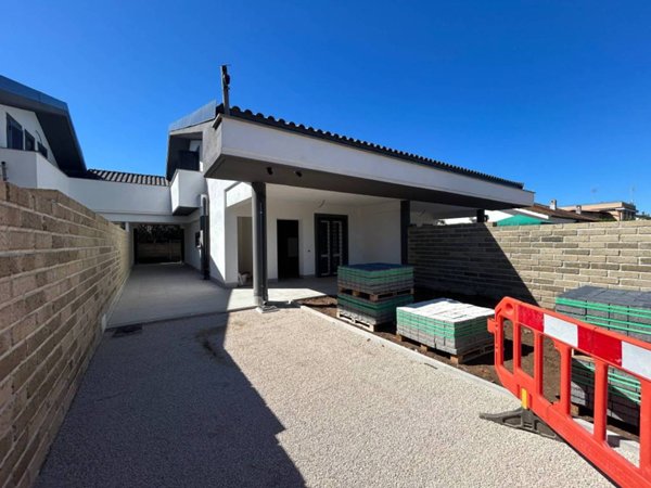 casa indipendente in vendita ad Ardea in zona Lido dei Pini
