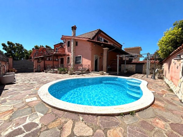 casa indipendente in vendita ad Ardea in zona Nuova California