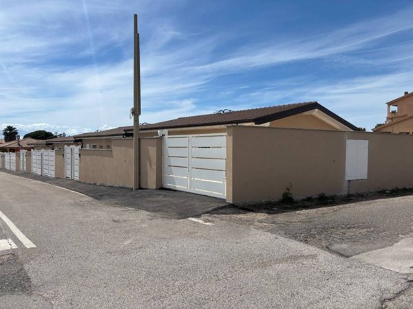 casa indipendente in vendita ad Ardea in zona Nuova Florida