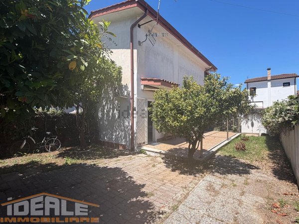 appartamento in vendita ad Ardea in zona Colle Romito