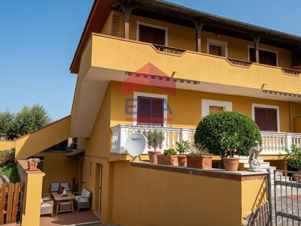 appartamento in vendita ad Ardea in zona Castagnetta