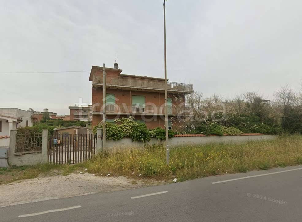 appartamento in vendita ad Ardea in zona Marina di Ardea