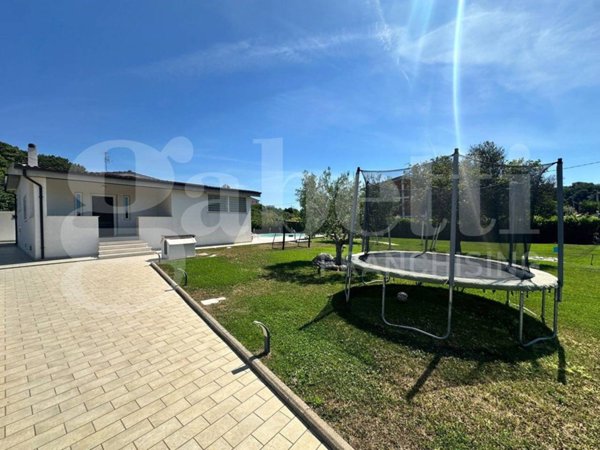 casa indipendente in vendita ad Ardea in zona Montagnano