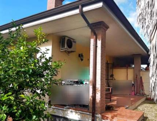 casa indipendente in vendita ad Ardea in zona Marina di Ardea