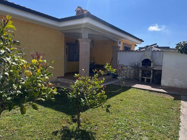 casa indipendente in vendita ad Ardea in zona Nuova Florida