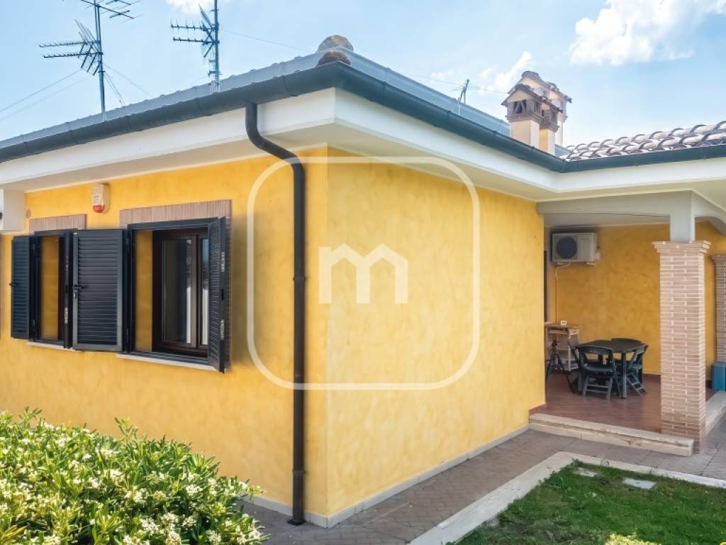 casa indipendente in vendita ad Ardea in zona Nuova Florida
