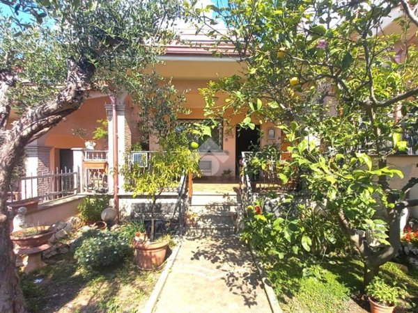 casa indipendente in vendita ad Ardea in zona Nuova Florida