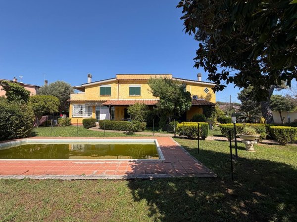 casa indipendente in vendita ad Ardea in zona Lido dei Pini
