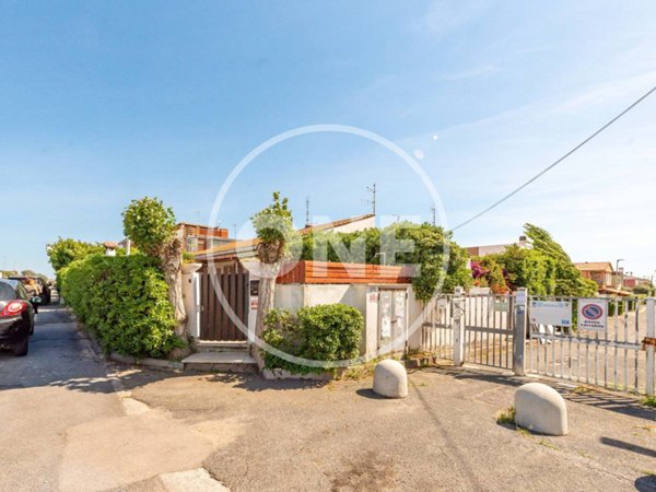 casa indipendente in vendita ad Ardea in zona Marina di Ardea