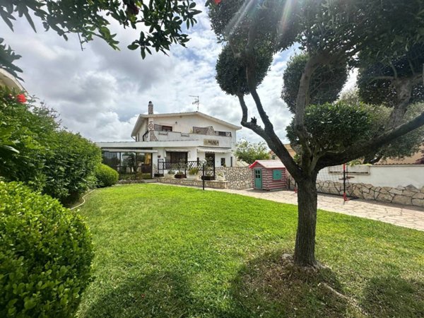 casa indipendente in vendita ad Ardea in zona Nuova Florida