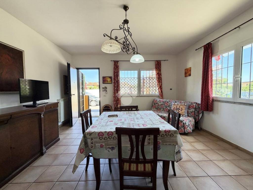 appartamento in vendita ad Ardea in zona Marina di Ardea