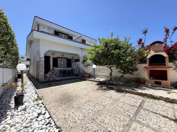 casa indipendente in vendita ad Ardea in zona Nuova California
