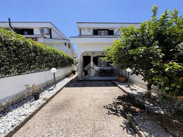 casa indipendente in vendita ad Ardea in zona Nuova California