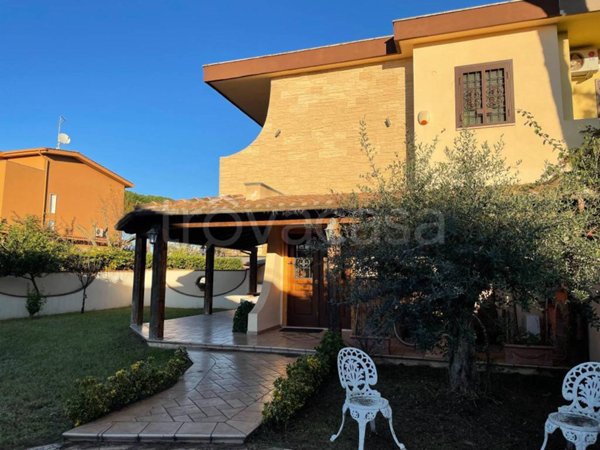 casa indipendente in vendita ad Ardea in zona Colle Romito