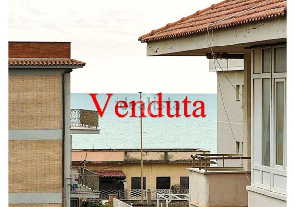 appartamento in vendita ad Ardea in zona Marina di Ardea