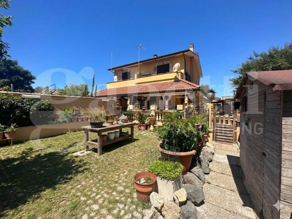 casa indipendente in vendita ad Ardea in zona Colle Romito