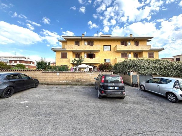 appartamento in vendita ad Ardea in zona Marina di Ardea