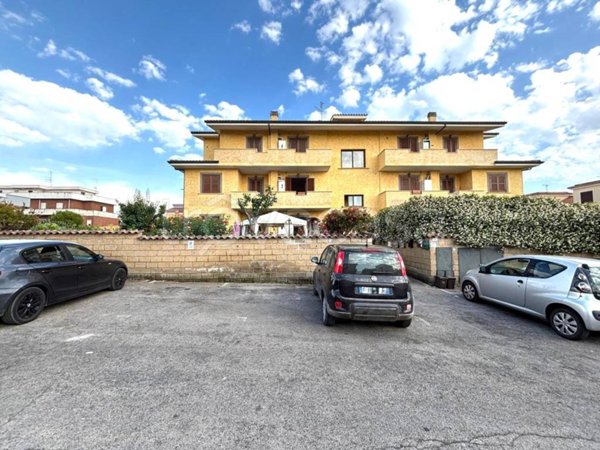appartamento in vendita ad Ardea in zona Marina di Ardea