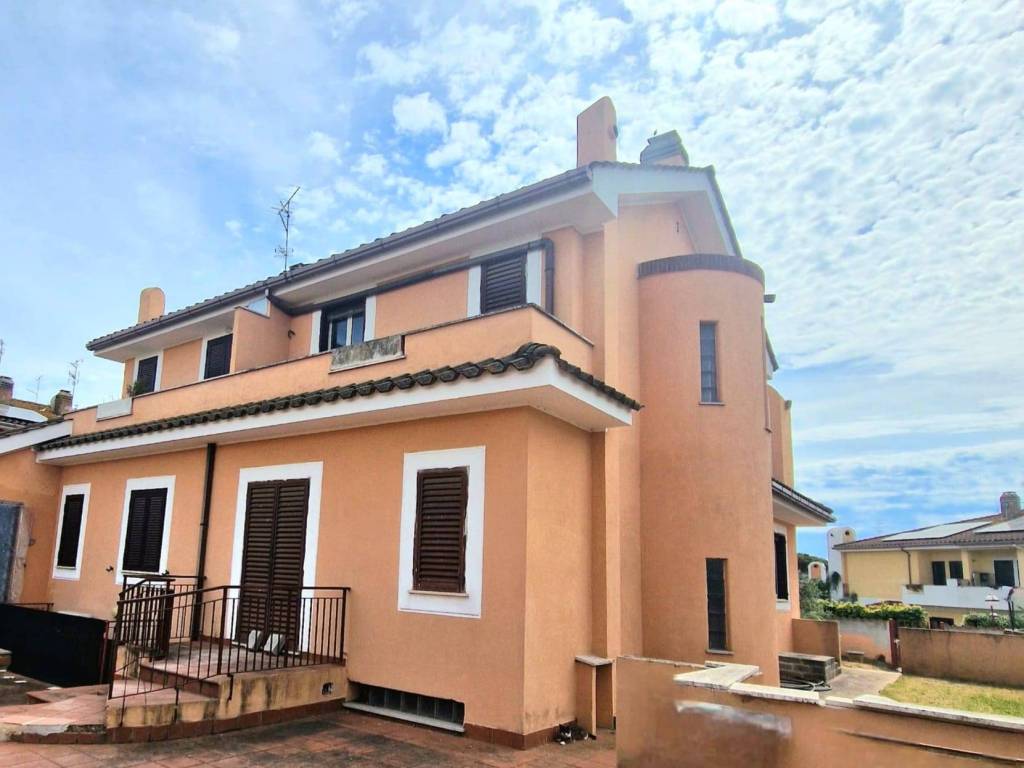 casa indipendente in vendita ad Ardea in zona Nuova California