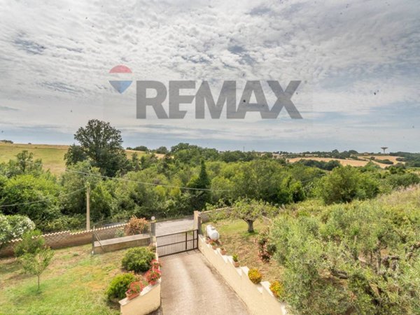 casa indipendente in vendita ad Ardea in zona Castagnetta