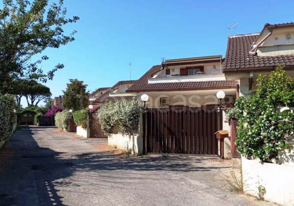 casa indipendente in vendita ad Ardea in zona Colle Romito